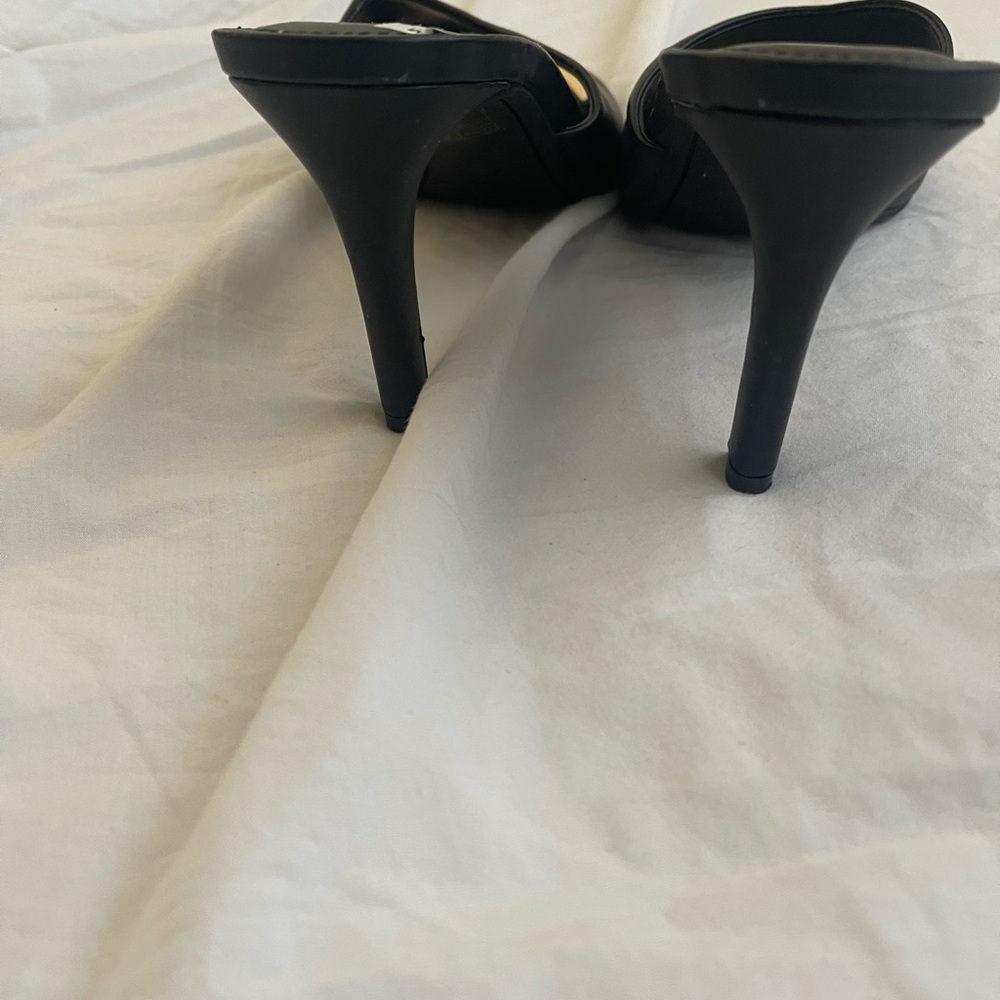 Heels - Picture 2 of 3